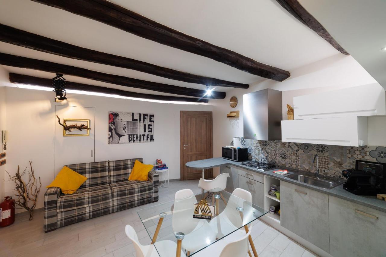 Legno Suite By HouseinΝάπολη Εξωτερικό φωτογραφία